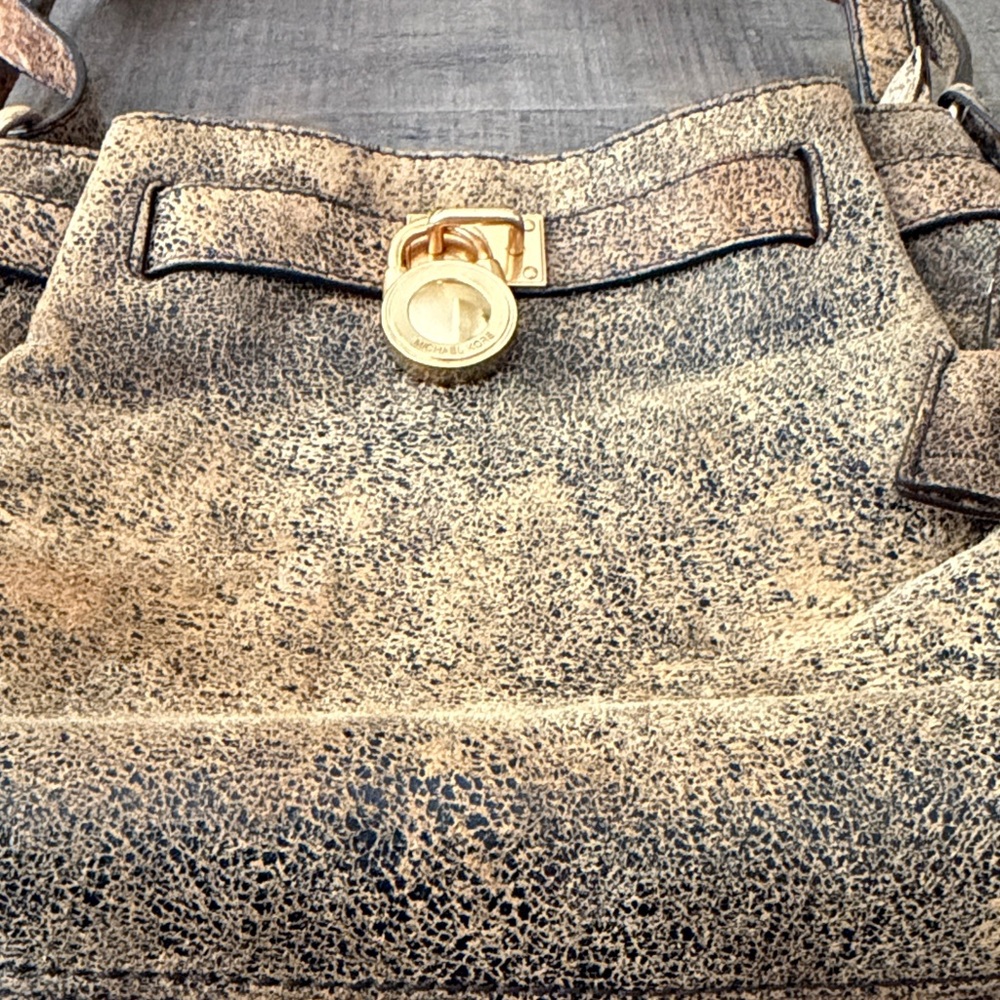 Michael Kors Hamilton Crossbody - Picture 3 of 9